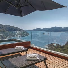 JRPH w Jacuzzi and the best views of Acapulco