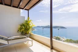 JrPH with King Bed and an amazing view. - Image 3