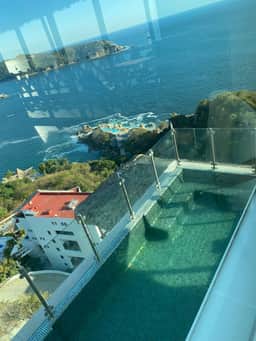 Luxury 4BR Penthouse PH w/ Private Pool (PH1 BRZ) - Image 3