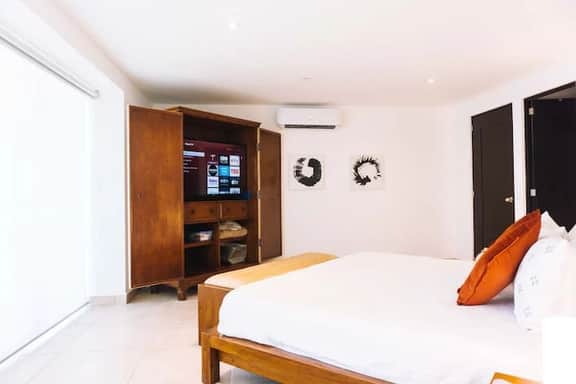 Luxury 3BR PH with EV Charger (PH1 BB) - Image 5