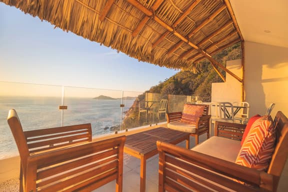 Magical sunsets, king bed, and pro service B403 - Image 1