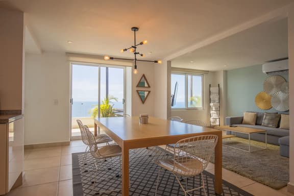 JrPH with King Bed and an amazing view. - Image 1
